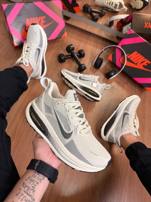 Tênis Running Vomero 18 Off White - Imagem 3