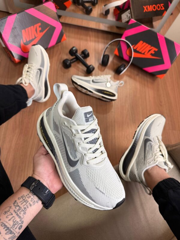Tênis Running Vomero 18 Off White - Imagem 4