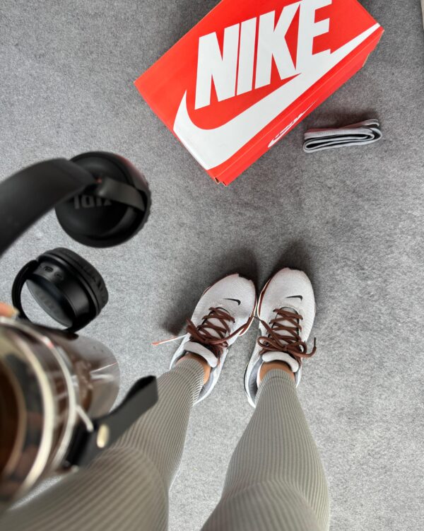 Tênis Running Invencible Run 3 Chocolate Gray - Imagem 8