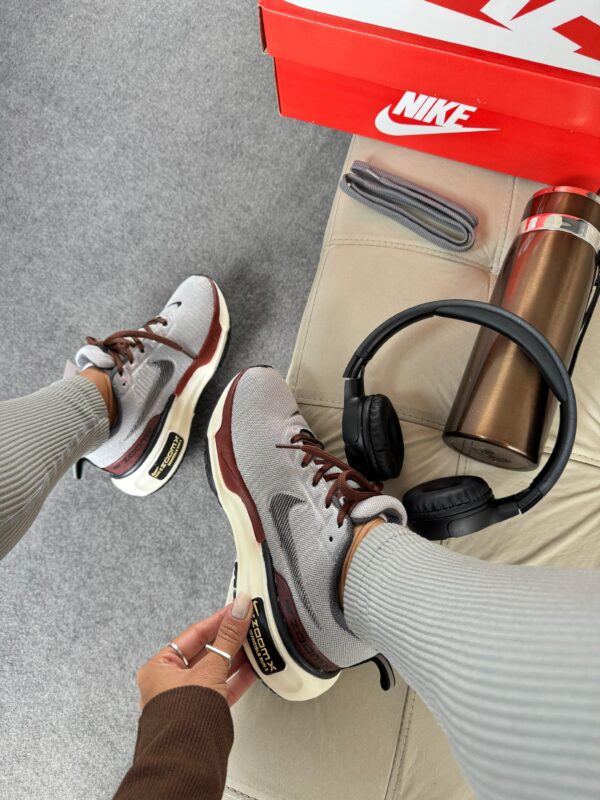 Tênis Running Invencible Run 3 Chocolate Gray - Imagem 5