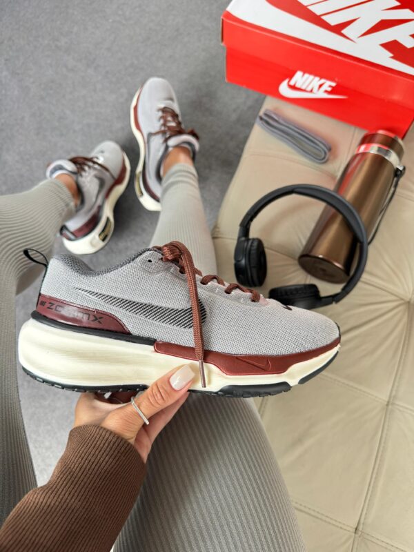 Tênis Running Invencible Run 3 Chocolate Gray - Imagem 2