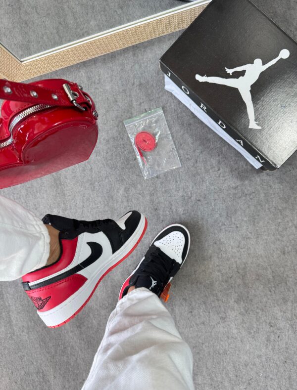 Sneaker Jordan Low White Black Red - Imagem 12