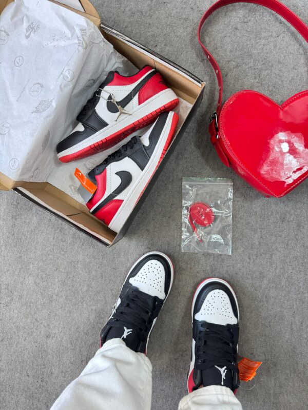 Sneaker Jordan Low White Black Red - Imagem 5