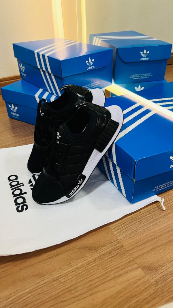 Tênis Running NMD Black True White