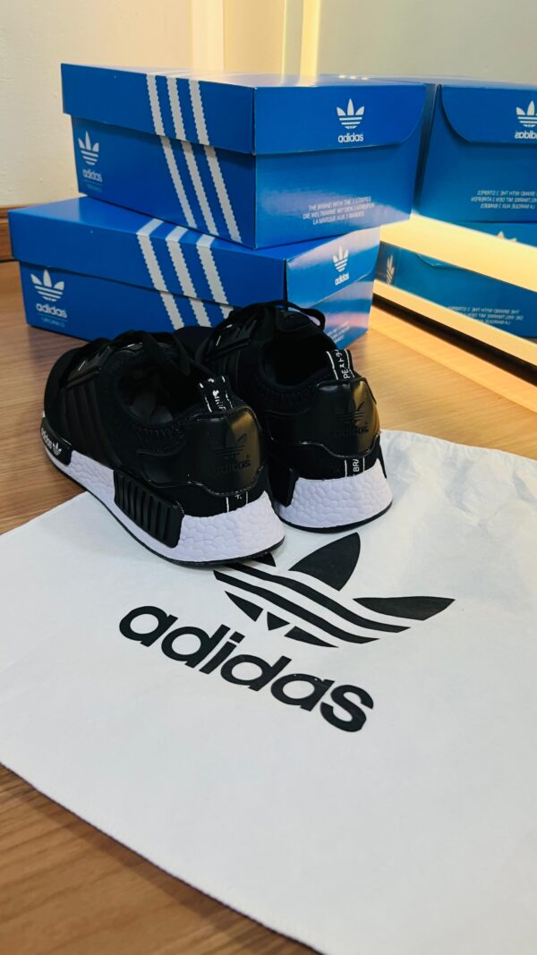 Tênis Running NMD Black True White - Imagem 3